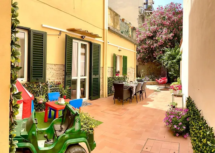 Santa Croce Garden Apartment